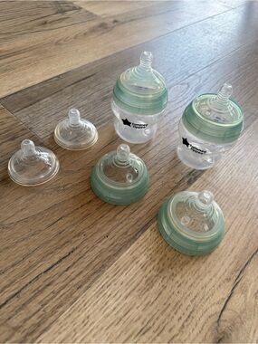 Lot of Tommee Tippee Baby Bottles & Nipples - Clear with Mint Green Rings